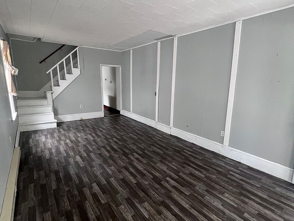 1st image of 16 E Railroad St
