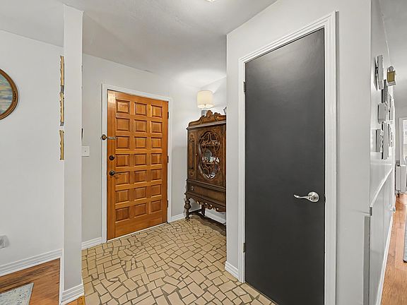 3rd image of 1636 Oak Hill Rd