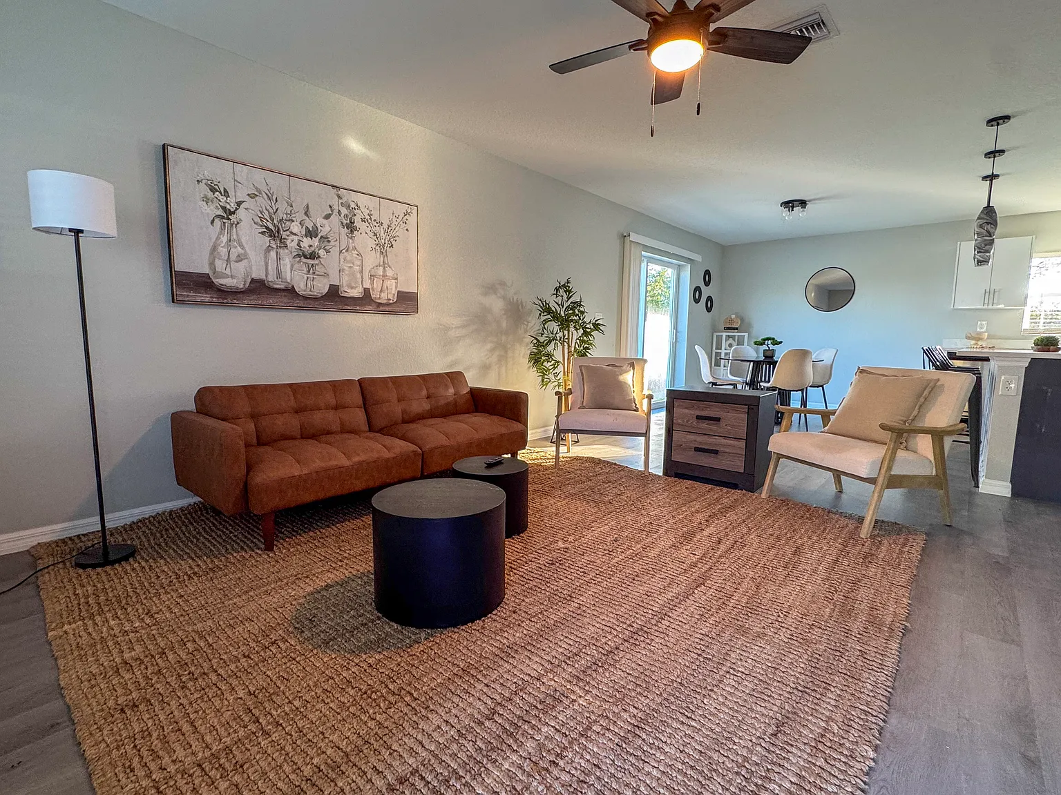 3 bed, 1300 sqft, $2,450 — Photo 2
