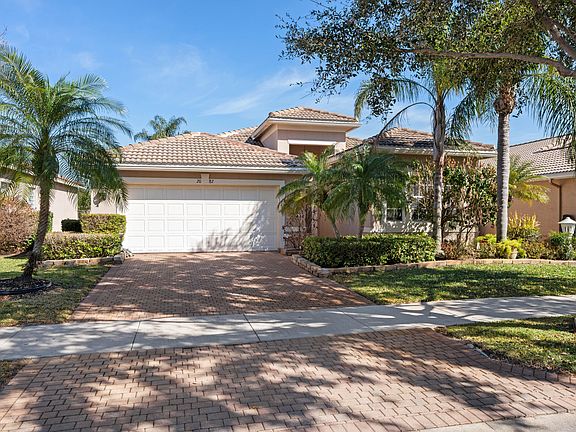 2nd image of 2082 Grey Falcon Circle SW