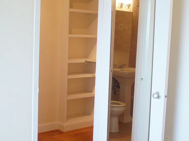 1021 Arlington Blvd #1122 — Photo 8