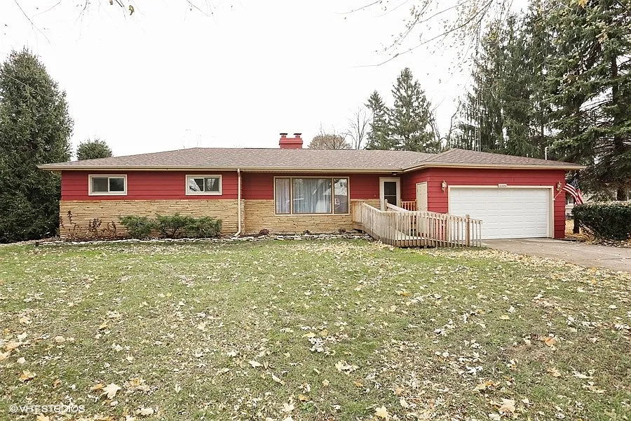1105 Roberts St photo 1