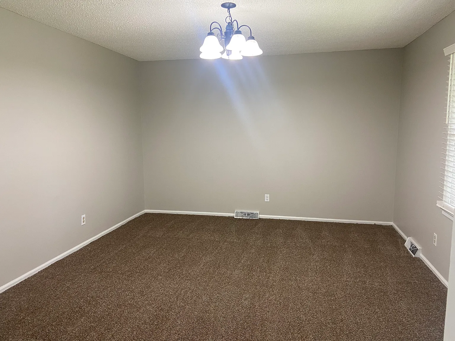 4 bed, 1774 sqft, $1,845 — Photo 3