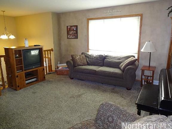 2nd image of 904 5th Ave E