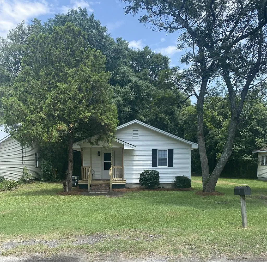 709 Pawley St. — Photo 1