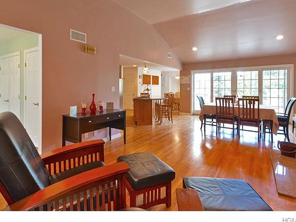 5th image of 114 Villa Ave