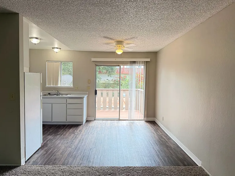 Sharis Apartments — Photo 115