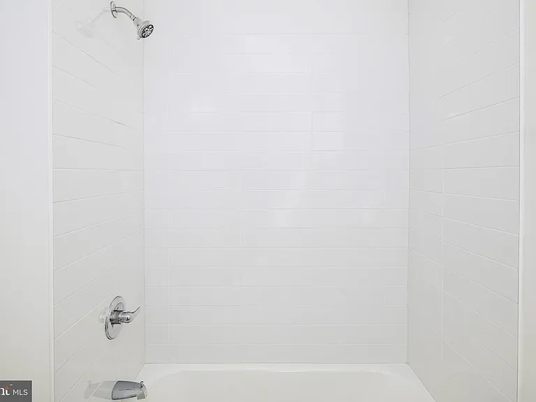 1842 E Harold St #6 — Photo 12