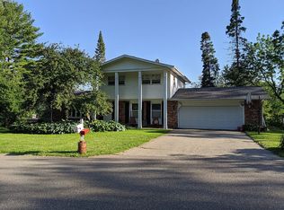 128 Hillview Blvd, La Crescent, MN 55947