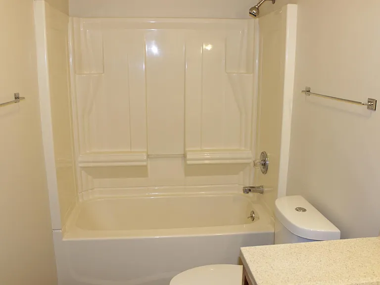 322 W Stiegel St — Photo 13