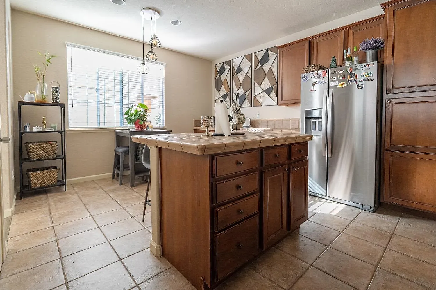 3 bed, 2.5 bath, 1432 sqft, $2,599 — Photo 2