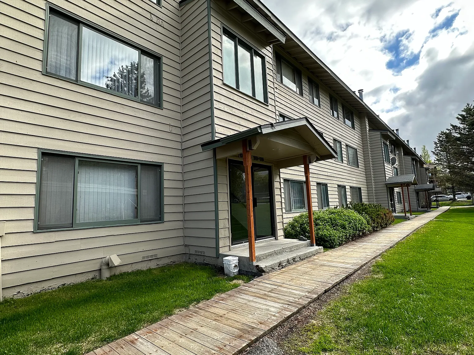 2 bed, 906 sqft, $2,300 — Photo 3