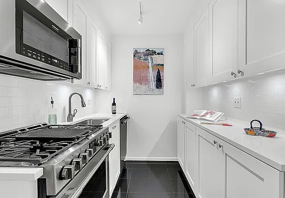 4th image of 60 Sutton Pl #11BN