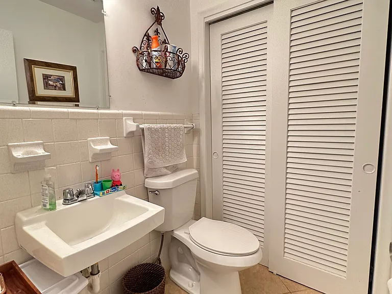 4731 NE 21st Ter #3 — Photo 9