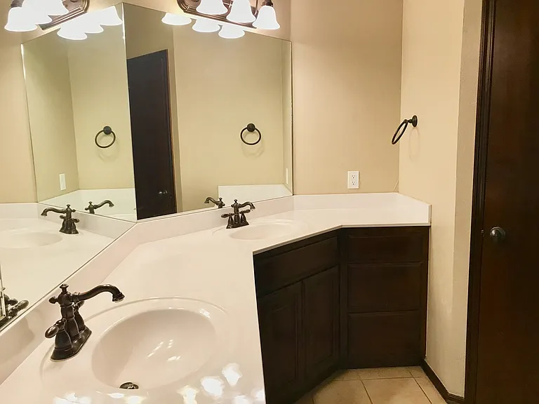 1060 Lost Oak Dr — Photo 13
