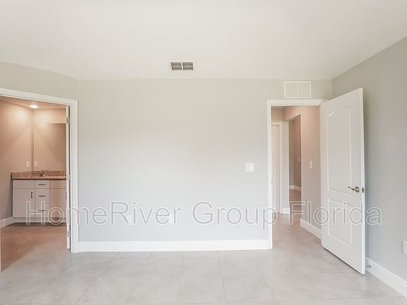5th image of 520 Bristol Cir