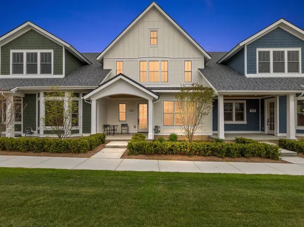 203 Mill Cir, Northville, MI 48167