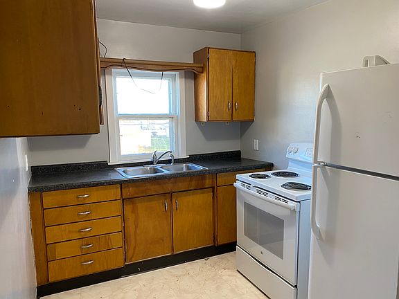 5th image of 458 3rd St NE APT 2