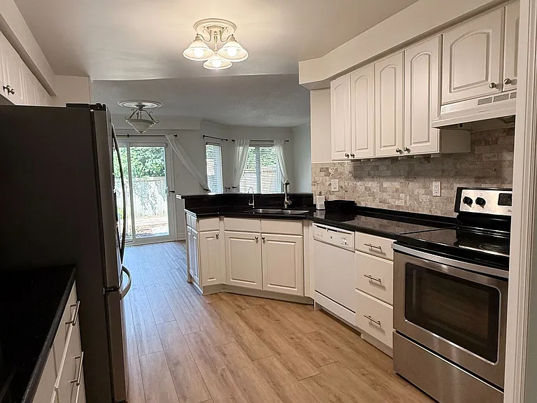 1133 Westview Ter — Photo 8
