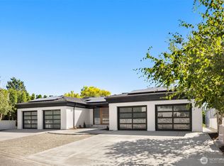 5044 Butterworth Rd, Mercer Island, WA 98040