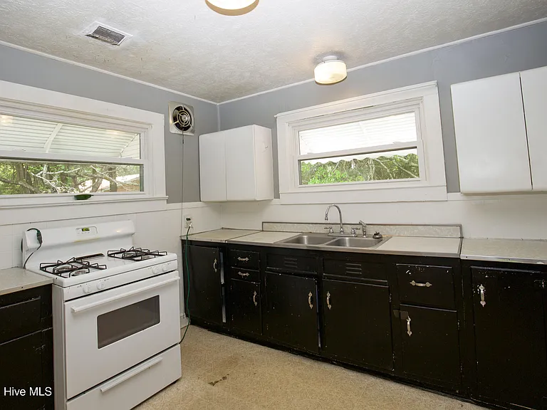 701 E Main St — Photo 10