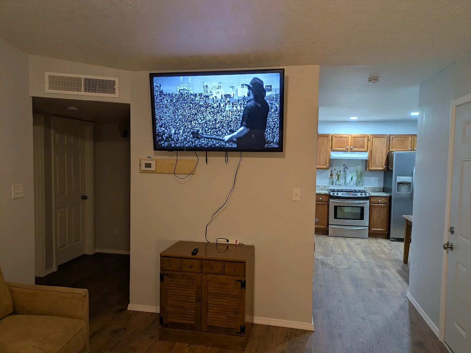 2 bed, 818 sqft, $2,050 — Photo 4