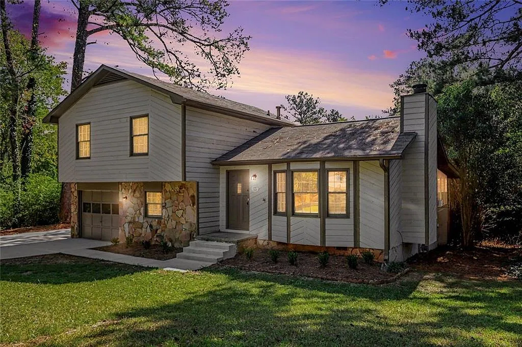 4 bed, 3.0 bath, 1810 sqft, $2,700 — Photo 2