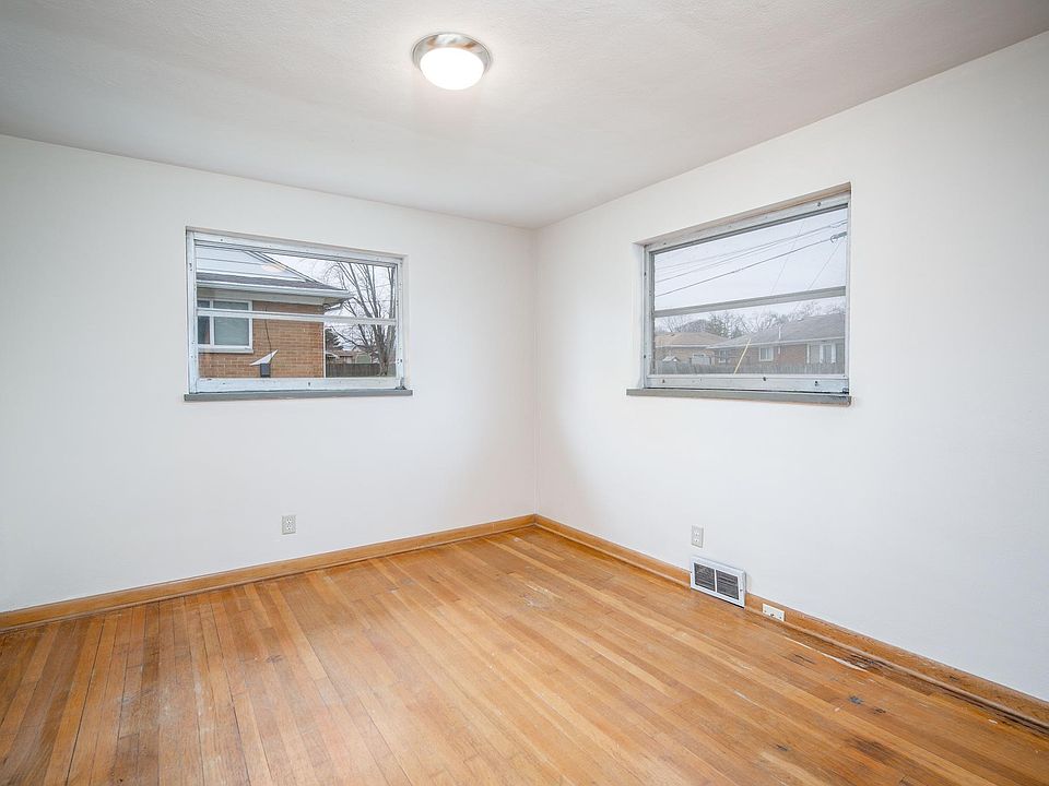 Master Bedroom Pic#1