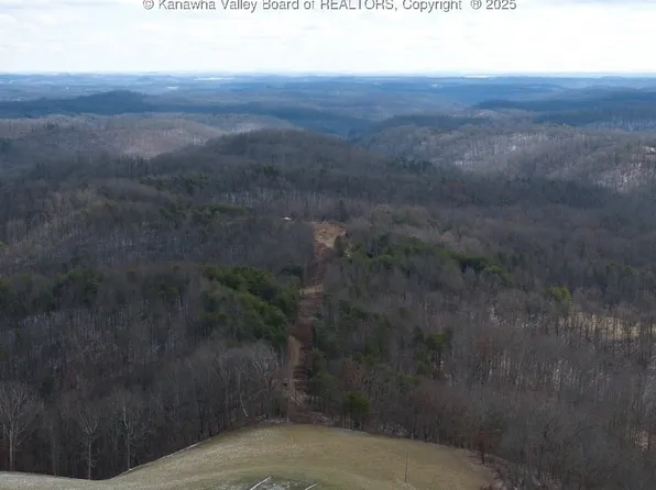 1211 Grassy Lick Ln, Charleston, WV 25312