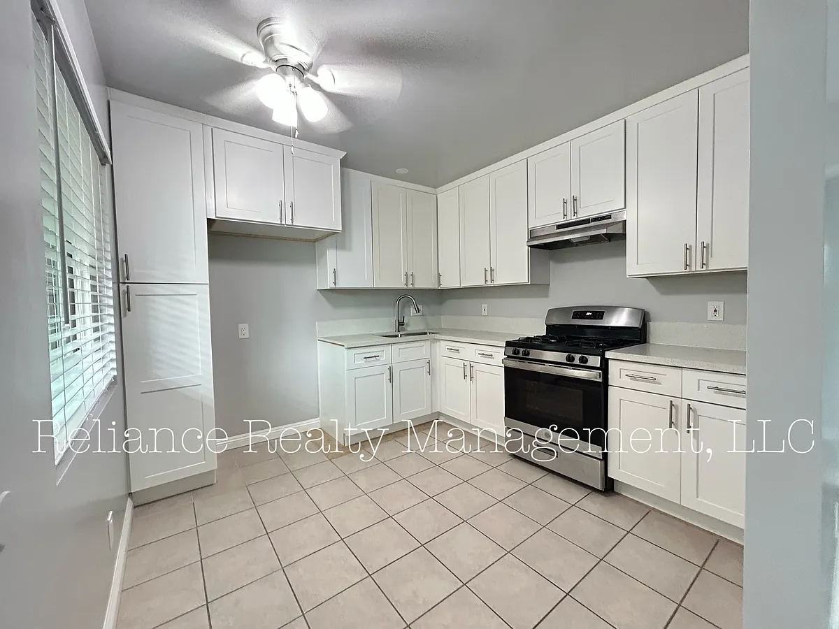 Building Photo - 115 Hurlbut St #V