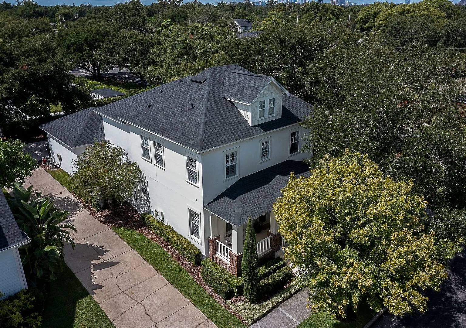 Baldwin Park Beauty! 3 Bed/2.5 Bath Pool Home! Available October 15th! — Photo 3