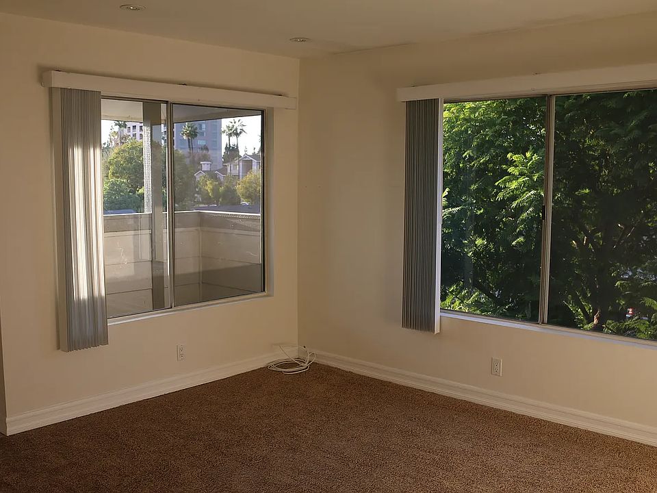 1st image of 129 S Melrose St APT 1