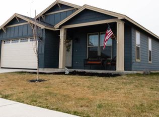 802 Columbus Ave, Moxee, WA 98936