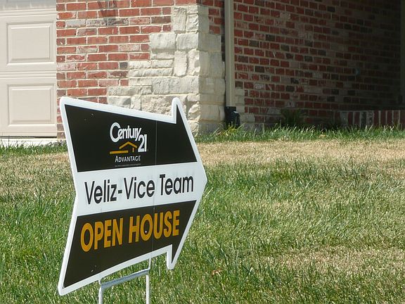 Display Open 12:00 to 4:00