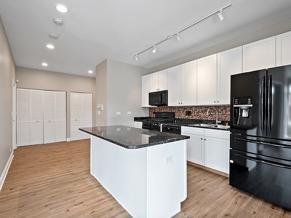 5th image of 7554 N California Ave Unit 301