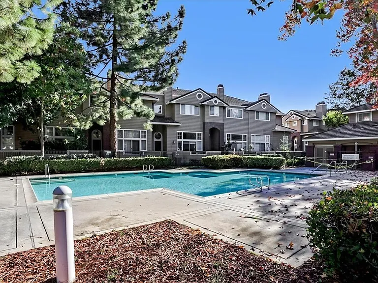 522 Mill River Ln — Photo 13