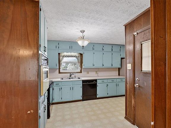 5th image of 2324 Wilson Rd NW