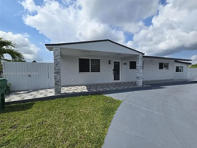 11984 SW 195th St — Photo 2