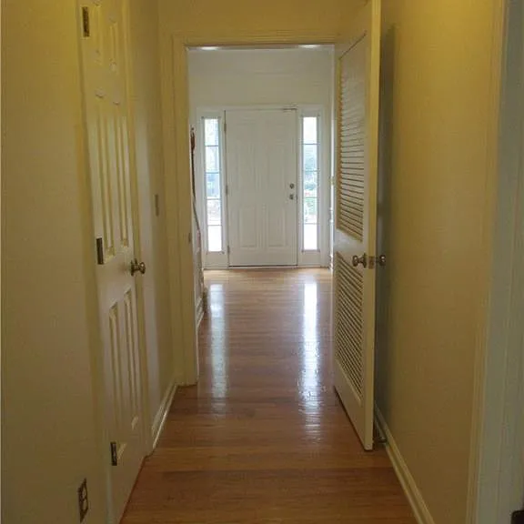 1112 Thornborough Dr — Photo 4