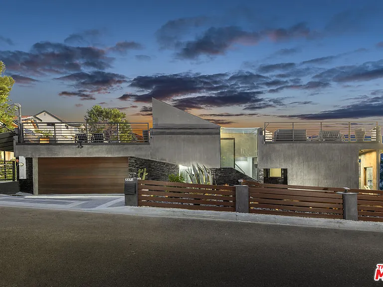 2271 Gloaming Way — Photo 3