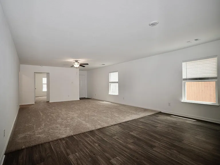 136 Maywood Ln — Photo 2