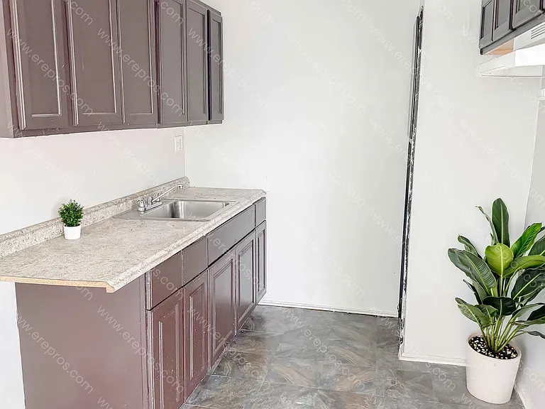 23411 Fenkell Ave #B5 — Photo 3
