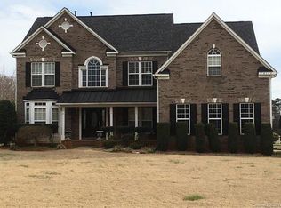 2112 Heath Lake Dr, Mint Hill, NC 28227