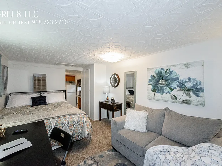 1227 1/2 S Gary Ave — Photo 1