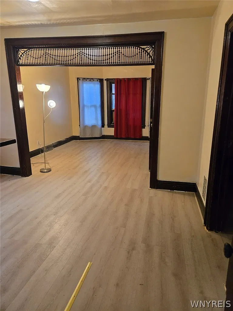 3 bed, 1.0 bath, 2871 sqft, $1,300 — Photo 4