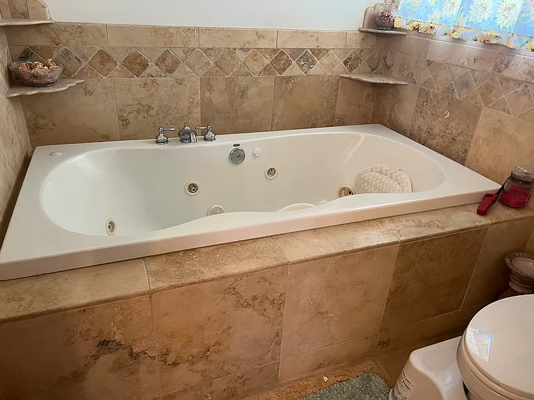 huge jetted bathtub