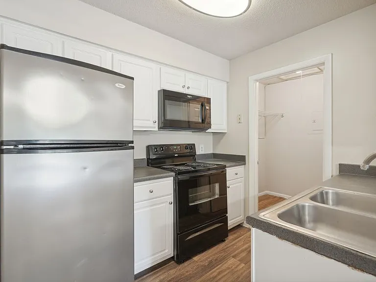 Cypress Pointe Apartment Homes — Photo 21