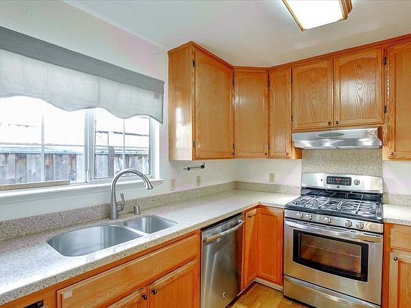 5th image of 79 S Keeble Ave