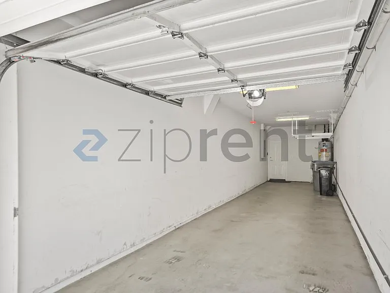 657 N Capitol Ave — Photo 26