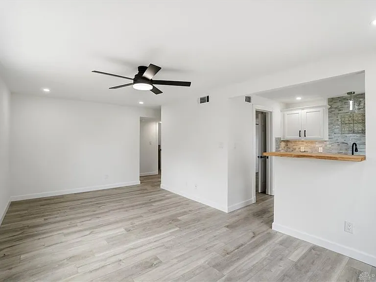 3924 Fulton Ave — Photo 3